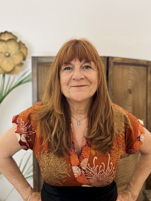 Masseuse holistique au Monde Sensible centre de  massage bien-être Montpellier